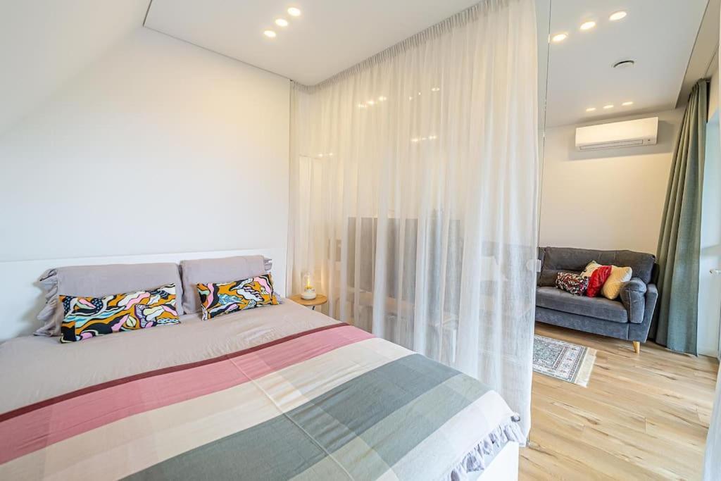 Sky Apartment With Free Parking And Balcony & Ac Kaunas Exterior foto